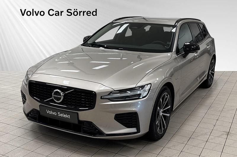 Grå Begagnad 2024 Volvo V60 Plus Kombi | 509 900 kr (Lite dyr) - Bild 1/3