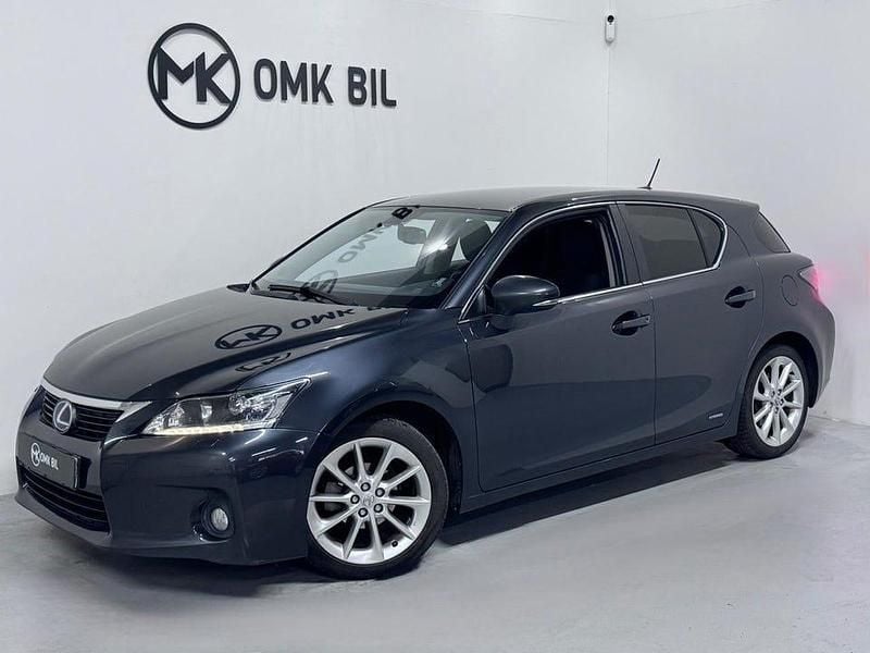 Grå Begagnad 2011 Lexus CT200h Sport Line Halvkombi | 89 900 kr (Bra pris) - Bild 1/4