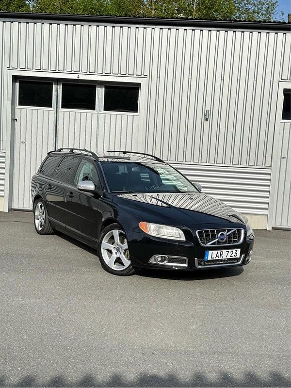 Svart Begagnad 2011 Volvo V70 R-Design Kombi | 60 000 kr (Superpris) - Bild 1/4