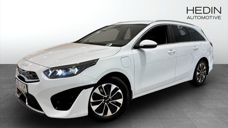 Vit (white) Begagnad 2022 Kia Ceed Sportswagon Advance Kombi | 239 900 kr (Marknadspris) - Bild 1/4
