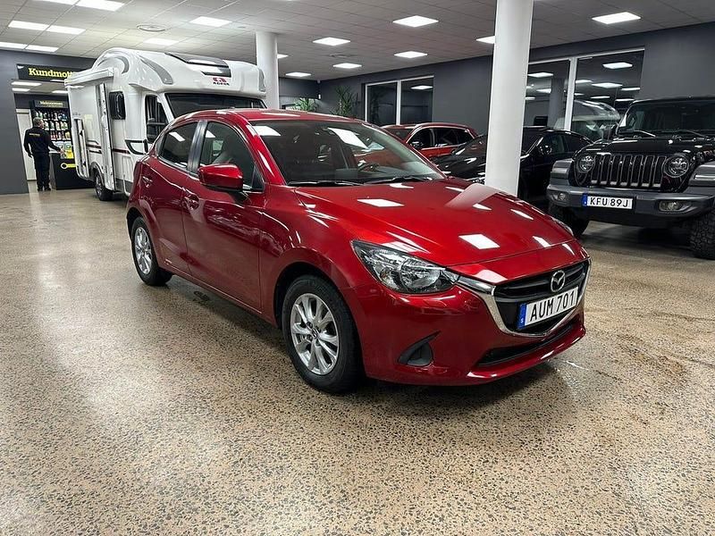 Röd Begagnad 2018 Mazda 2 Halvkombi | 139 900 kr (Marknadspris) - Bild 1/4