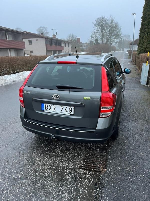Begagnad Kia Ceed Sportswagon 115 HK (84 kW) 2010 Kombi
