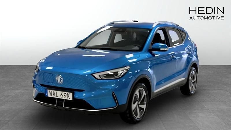 Blå (blue) Begagnad 2022 MG ZS Comfort Sedan | 244 900 kr (Superpris) - Bild 1/4