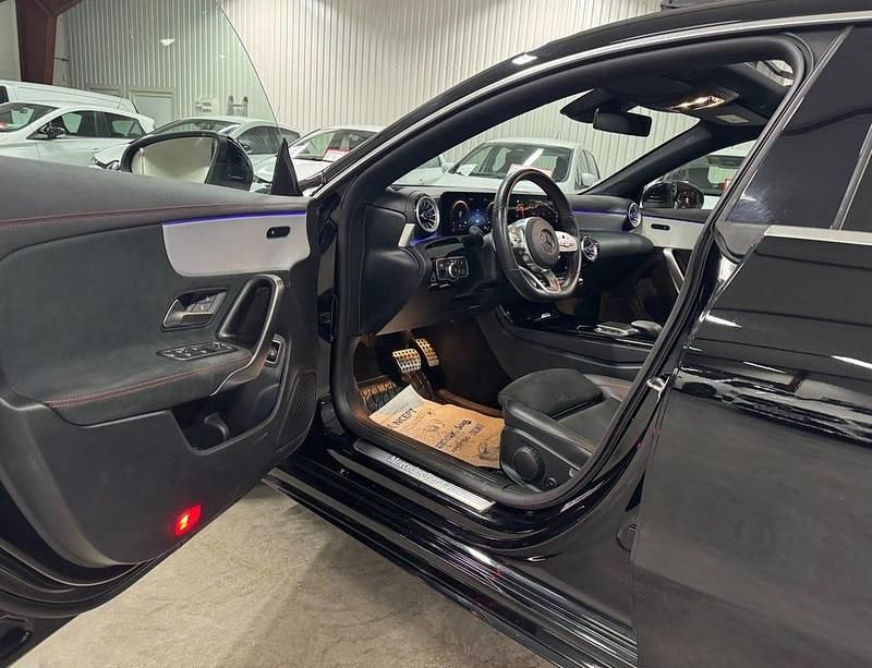 Begagnad Mercedes CLA250 AMG 218 HK (160 kW) 2023 Nattsvart Sedan