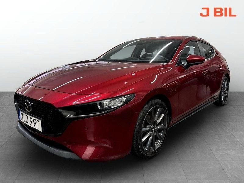 Röd Begagnad 2022 Mazda 3 Sky Halvkombi | 229 900 kr (Marknadspris) - Bild 1/4