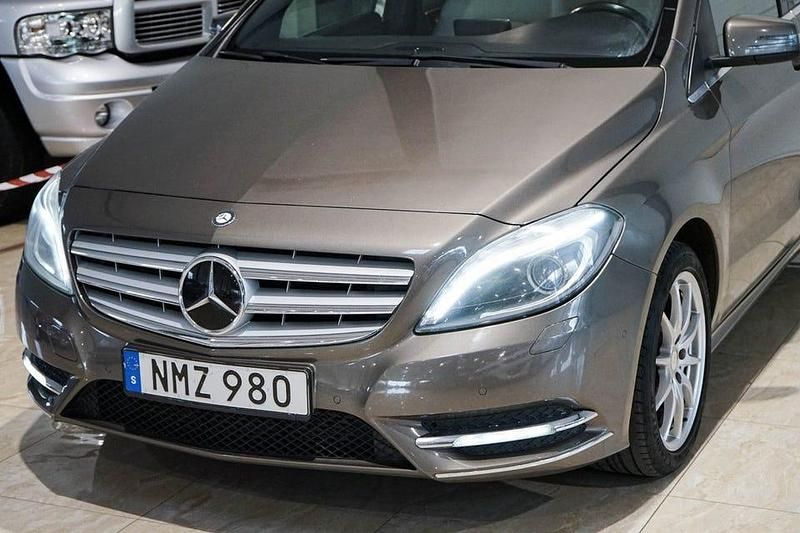 Begagnad Mercedes B220 184 HK (135 kW) 2014 Grå Minibuss