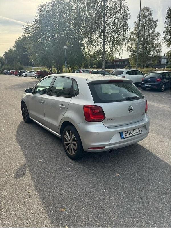 Silver Begagnad 2017 VW Polo Halvkombi | 120 000 kr (Bra pris) - Bild 1/4