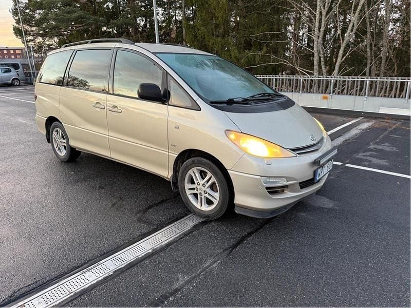 Brun Begagnad 2005 Toyota Previa Minibuss | 39 000 kr - Bild 1/4