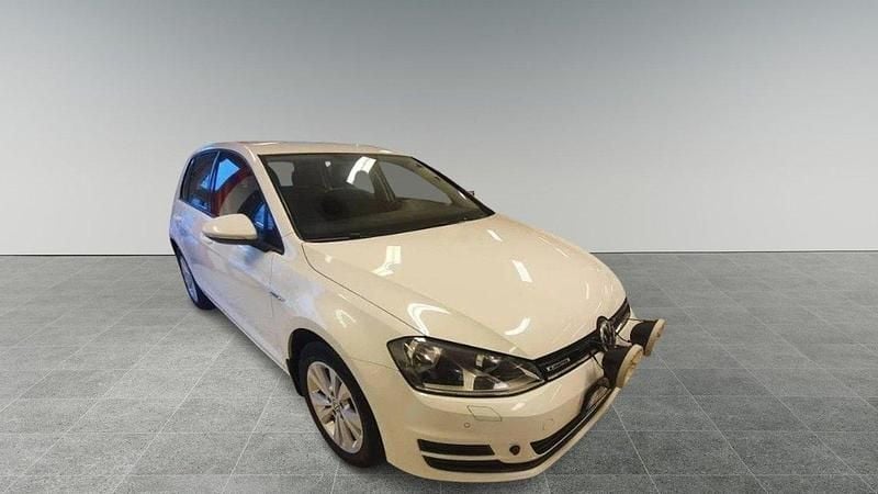 Vit Begagnad 2015 VW Golf VII Style Halvkombi | 110 000 kr (Bra pris) - Bild 1/4