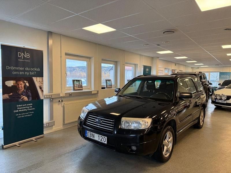 Svart Begagnad 2007 Subaru Forester SUV | 29 900 kr (Marknadspris) - Bild 1/4