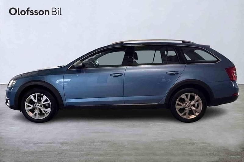 Blå Begagnad 2017 Skoda Octavia Scout Kombi | 149 000 kr (Dyr) - Bild 1/1