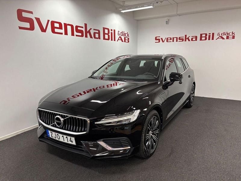 Svart Begagnad 2021 Volvo V60 Inscription Kombi | 304 000 kr (Marknadspris) - Bild 1/4