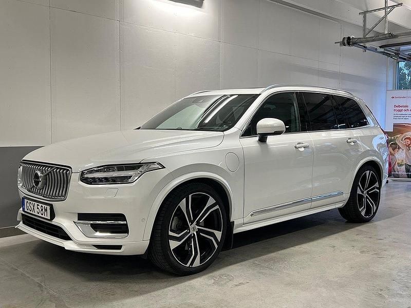 Vit Begagnad 2021 Volvo XC90 SE SUV | 589 800 kr (Marknadspris) - Bild 1/3