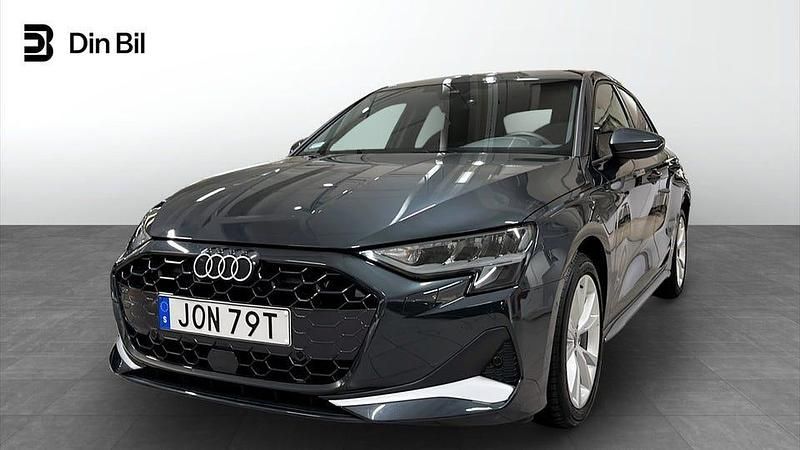 Manhattangrå metallic Begagnad 2025 Audi A3 Advanced Sedan | 449 000 kr - Bild 1/4
