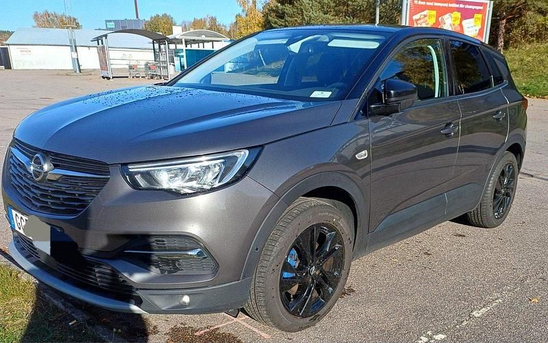 Grå Begagnad 2021 Opel Grandland X Design Edition SUV | 139 900 kr (Marknadspris) - Bild 1/4