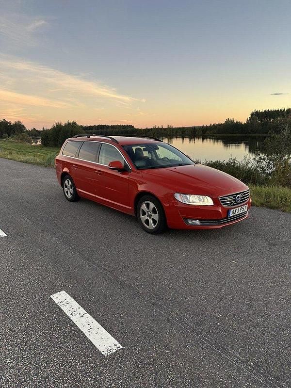 Röd Begagnad 2015 Volvo V70 Momentum Kombi | 118 000 kr (Marknadspris) - Bild 1/4