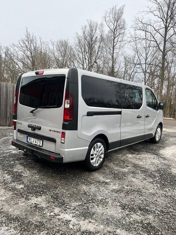 Begagnad Opel Vivaro 125 HK (91 kW) 2017 Grå Minibuss