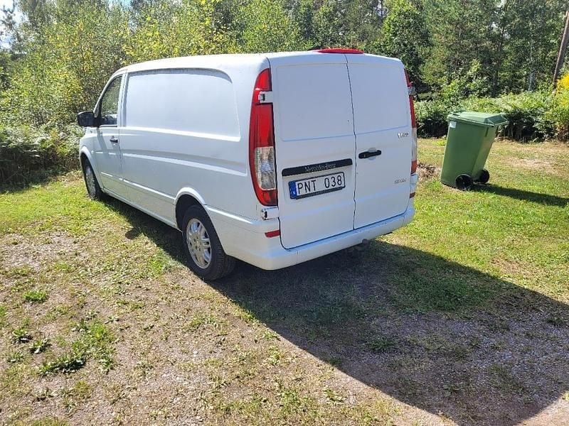 Vit Begagnad 2011 Mercedes Vito Minibuss | 79 500 kr (Marknadspris) - Bild 1/4