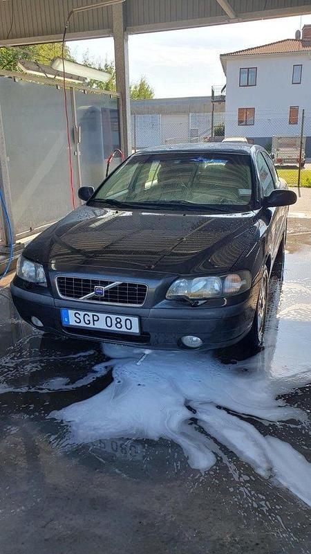 Grå Begagnad 2001 Volvo S60 Business Edition Sedan | 6 500 kr (Bra pris) - Bild 1/1