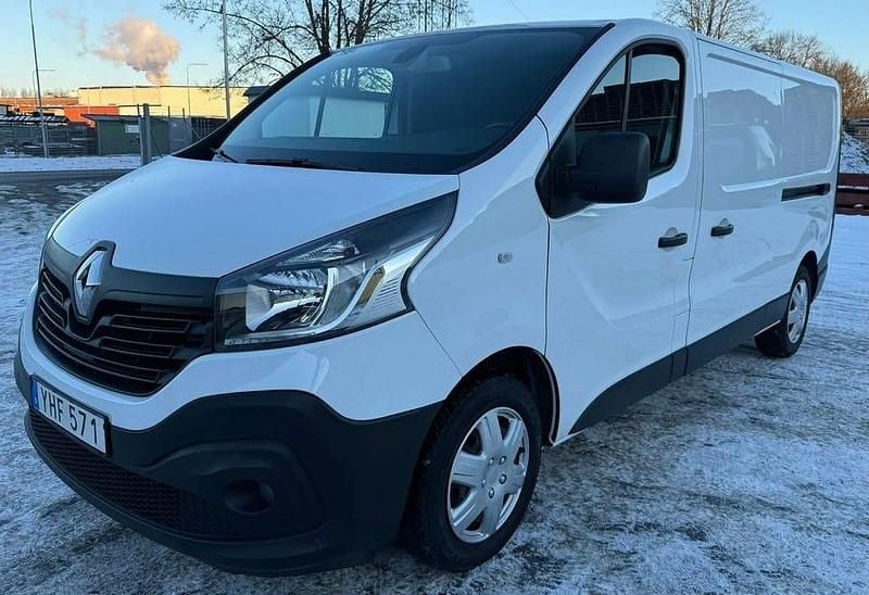 Vit Begagnad 2017 Renault Trafic Minibuss | 148 750 kr (Marknadspris) - Bild 1/4