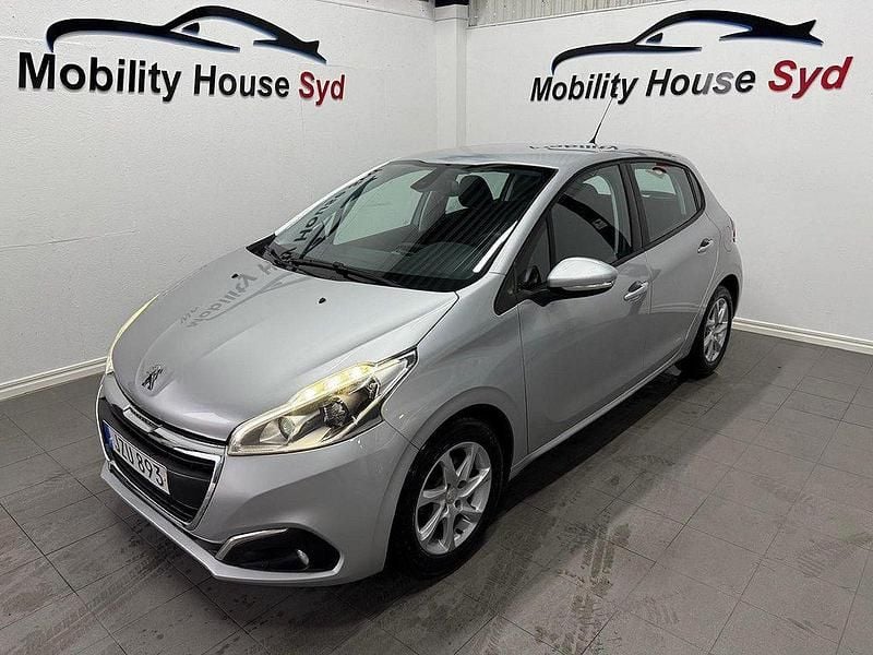 Ljusgrå Begagnad 2015 Peugeot 208 Halvkombi | 44 900 kr (Marknadspris) - Bild 1/3