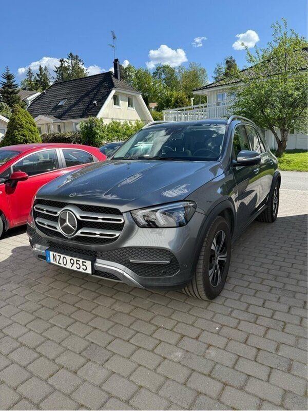 Grå Begagnad 2022 Mercedes GLE350e SUV | 567 000 kr - Bild 1/4