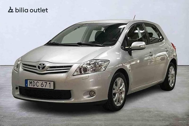 Silver Begagnad 2011 Toyota Auris Halvkombi | 99 900 kr (Marknadspris) - Bild 1/1