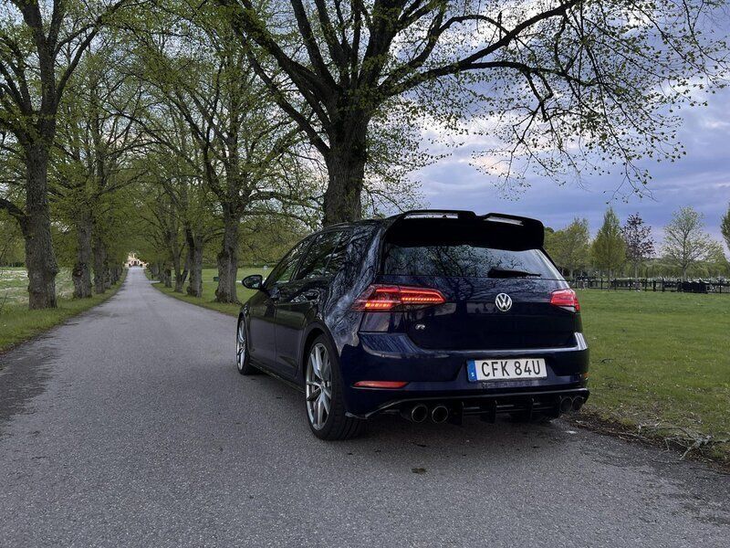 Blå Begagnad 2019 VW Golf VII R Halvkombi | 355 000 kr - Bild 1/4