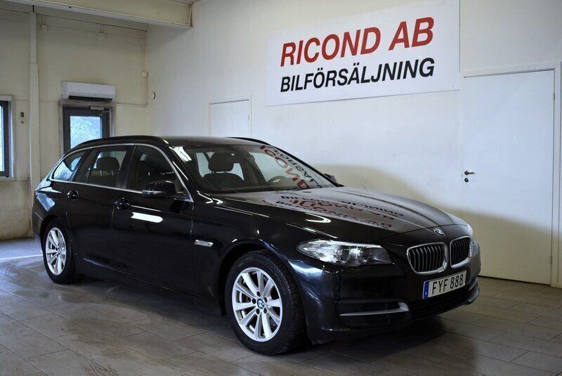 Svart Begagnad 2016 BMW 520 Kombi | 129 900 kr (Marknadspris) - Bild 1/4
