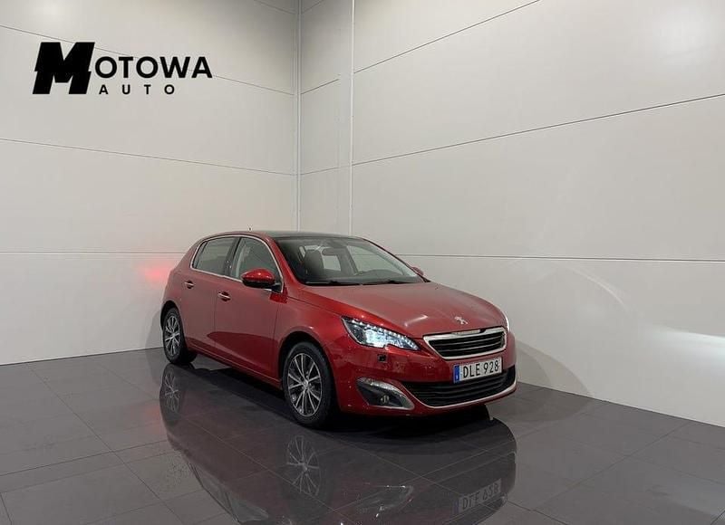 Mörkröd Begagnad 2014 Peugeot 308 Allure Halvkombi | 89 900 kr (Marknadspris) - Bild 1/4