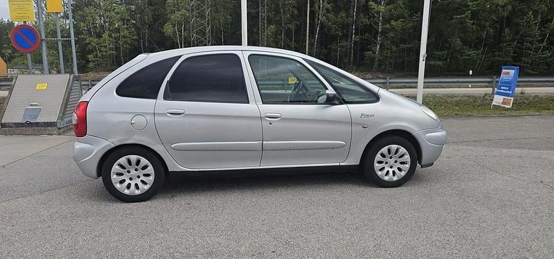 Grå Begagnad 2003 Citroën Xsara Picasso Minibuss | 16 000 kr - Bild 1/4