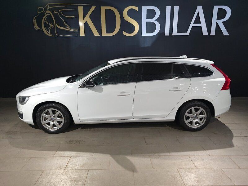 Vit Begagnad 2014 Volvo V60 Momentum Kombi | 89 900 kr (Marknadspris) - Bild 1/4