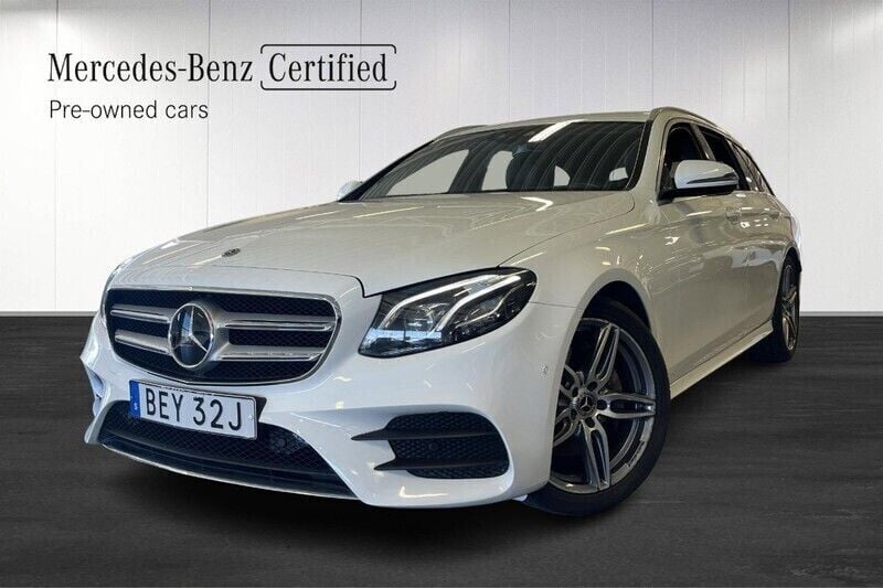 Vit (white) Begagnad 2019 Mercedes E200 AMG line Kombi | 309 900 kr (Marknadspris) - Bild 1/4