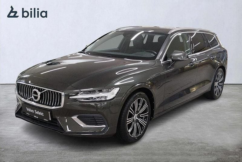 Mörkgrå Begagnad 2020 Volvo V60 Inscription Kombi | 309 000 kr (Marknadspris) - Bild 1/3