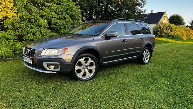 Grå Begagnad 2010 Volvo XC70 Summum SUV | 195 000 kr (Dyr) - Bild 1/4