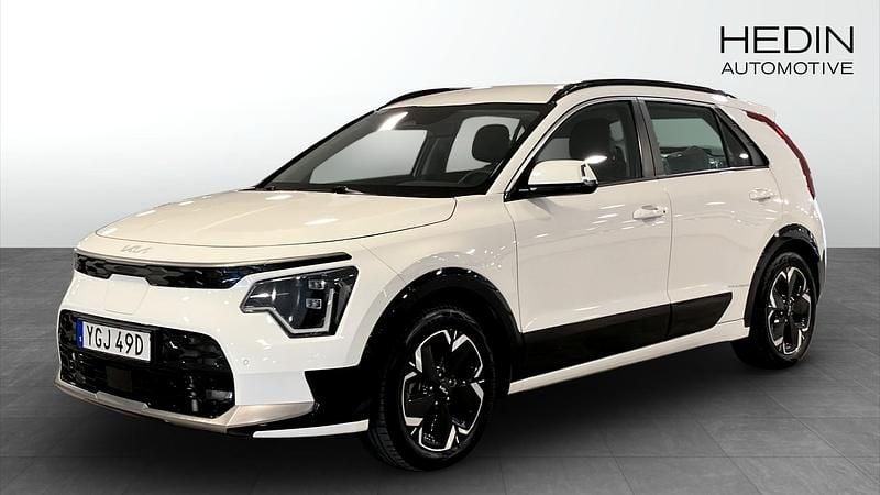 Vit (white) Begagnad 2022 Kia e-Niro SUV | 329 900 kr (Lite dyr) - Bild 1/4