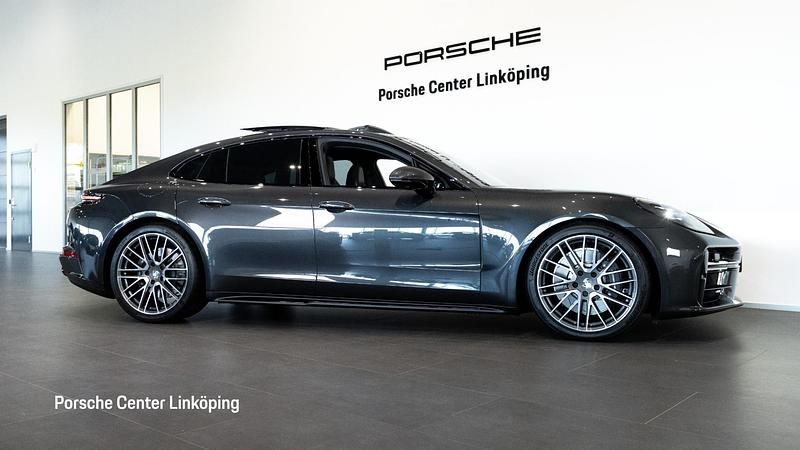 Ny Porsche Panamera 4 305 HK (224 kW) 2025 Mörkgrå (grey) Sedan