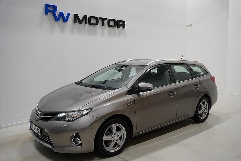 Begagnad Toyota Auris Touring Sports Executive 136 HK (100 kW) 2014 Brun Kombi