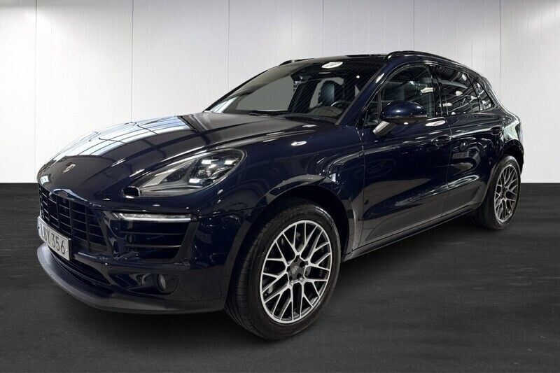 Mörkblå (blue) Begagnad 2018 Porsche Macan S SUV | 399 900 kr (Marknadspris) - Bild 1/4