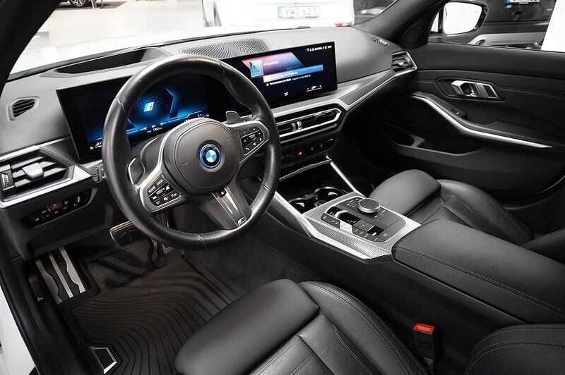 Begagnad BMW 330e M Sport 292 HK (214 kW) 2022 Vit Kombi