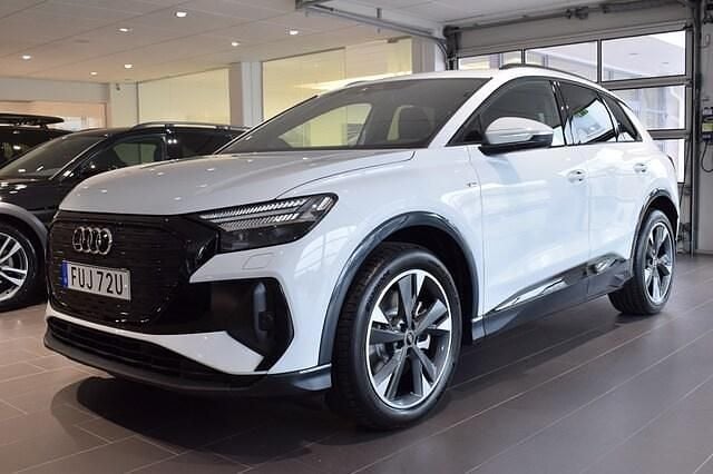 Vit (glaciärvit metallic) Begagnad 2024 Audi Q4 e-tron S-Line SUV | 609 000 kr (Marknadspris) - Bild 1/4