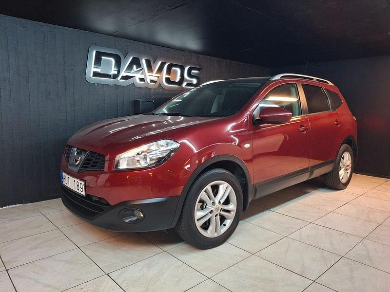 Röd Begagnad 2011 Nissan Qashqai +2 SUV | 68 900 kr (Marknadspris) - Bild 1/4