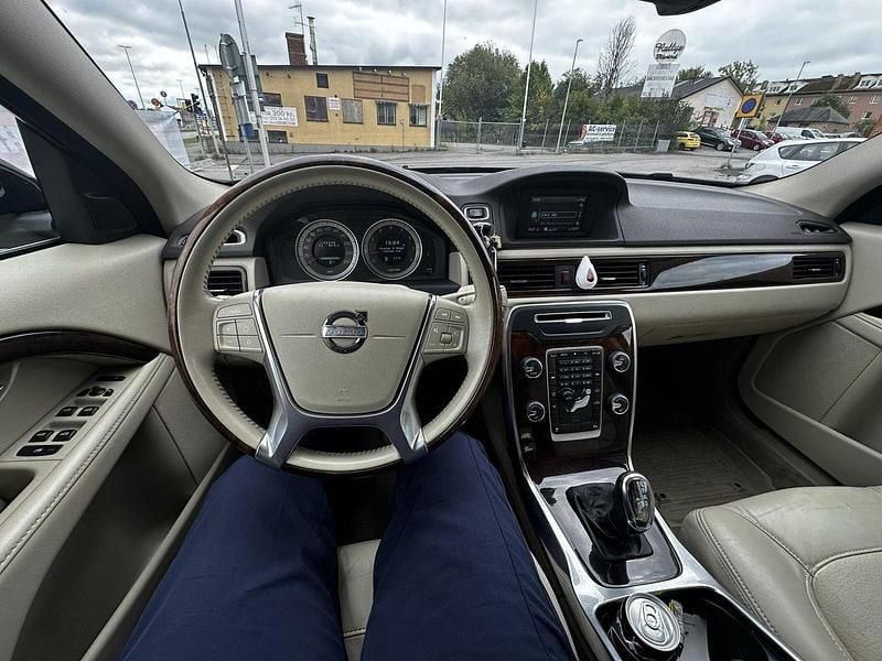 Svart Begagnad 2013 Volvo V70 Summum Kombi | 123 000 kr (Lite dyr) - Bild 1/4