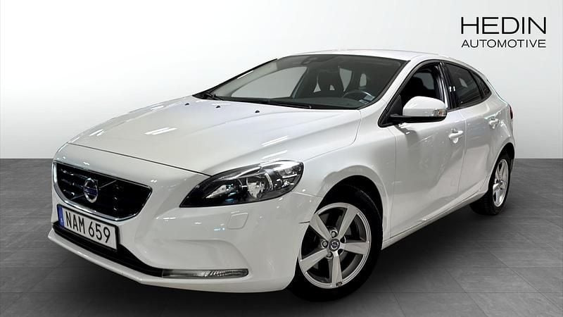 Vit (white) Begagnad 2016 Volvo V40 Kombi | 139 900 kr (Marknadspris) - Bild 1/4
