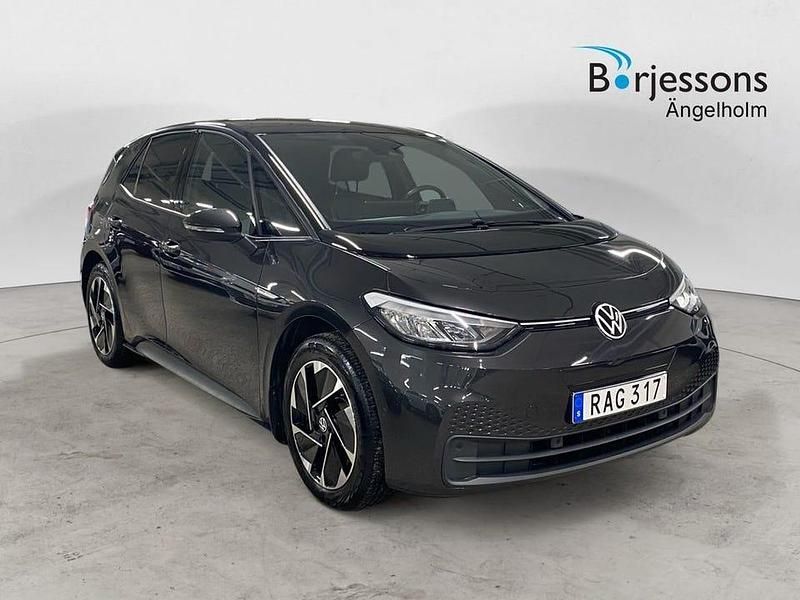Grå Begagnad 2023 VW ID.3 Pro Performance Halvkombi | 294 000 kr (Marknadspris) - Bild 1/4