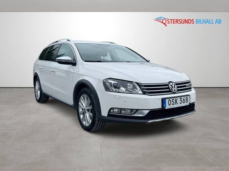 Vit Begagnad 2015 VW Passat Alltrack Kombi | 159 900 kr (Superpris) - Bild 1/4