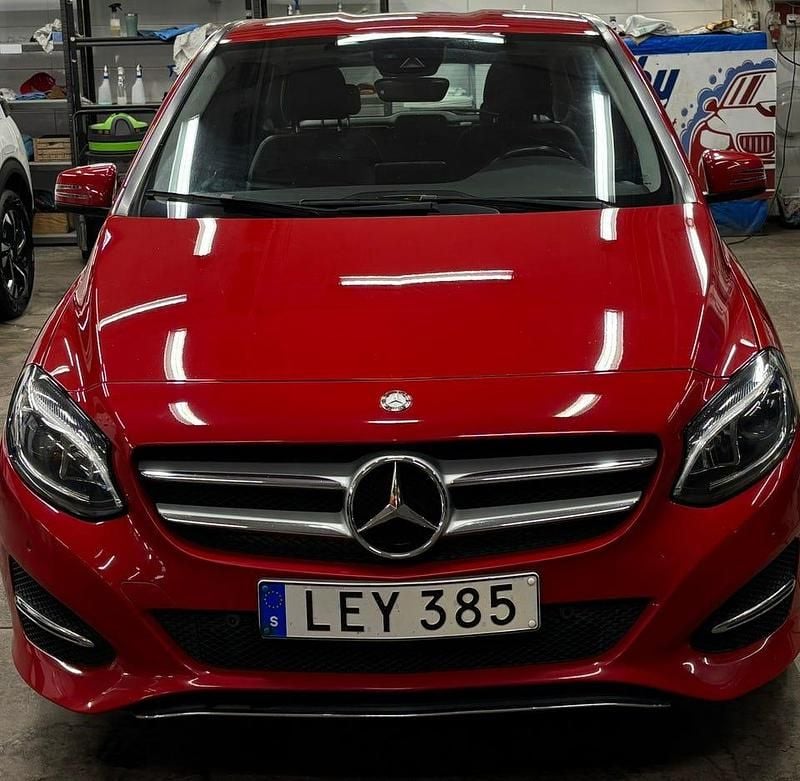 Begagnad 2016 Mercedes B200 Minibuss | 124 700 kr (Marknadspris) - Bild 1/4