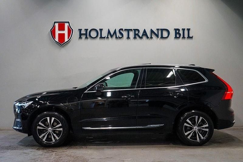 Svart Begagnad 2022 Volvo XC60 Momentum SUV | 374 900 kr (Bra pris) - Bild 1/4