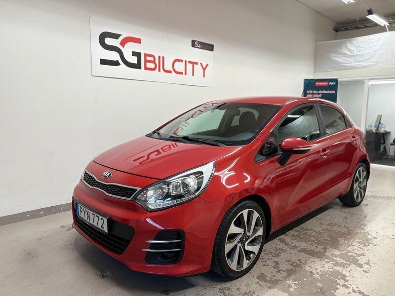 Röd Begagnad 2015 Kia Rio Halvkombi | 59 900 kr (Marknadspris) - Bild 1/4