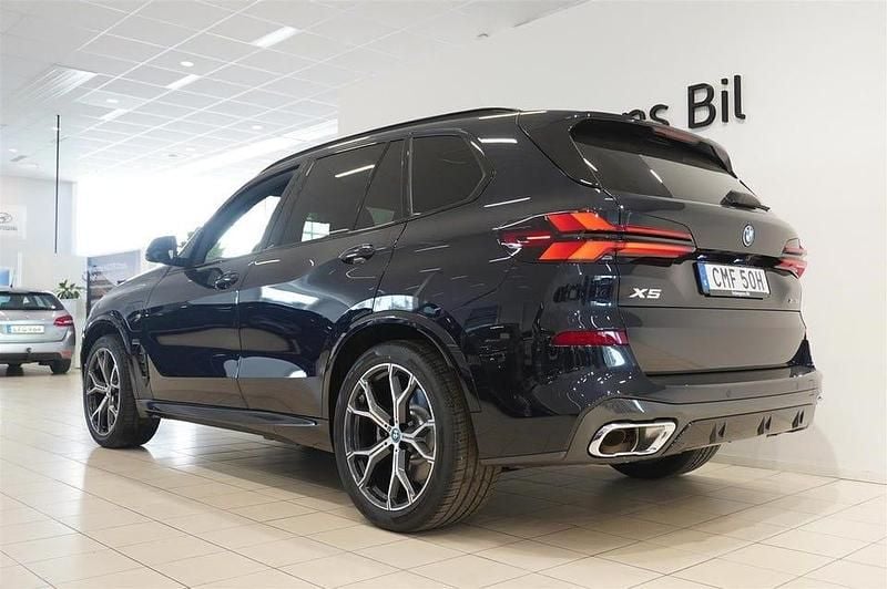 Ny BMW X5 Efficient Dynamics 490 HK (360 kW) 2025 Carbon svart metallic SUV